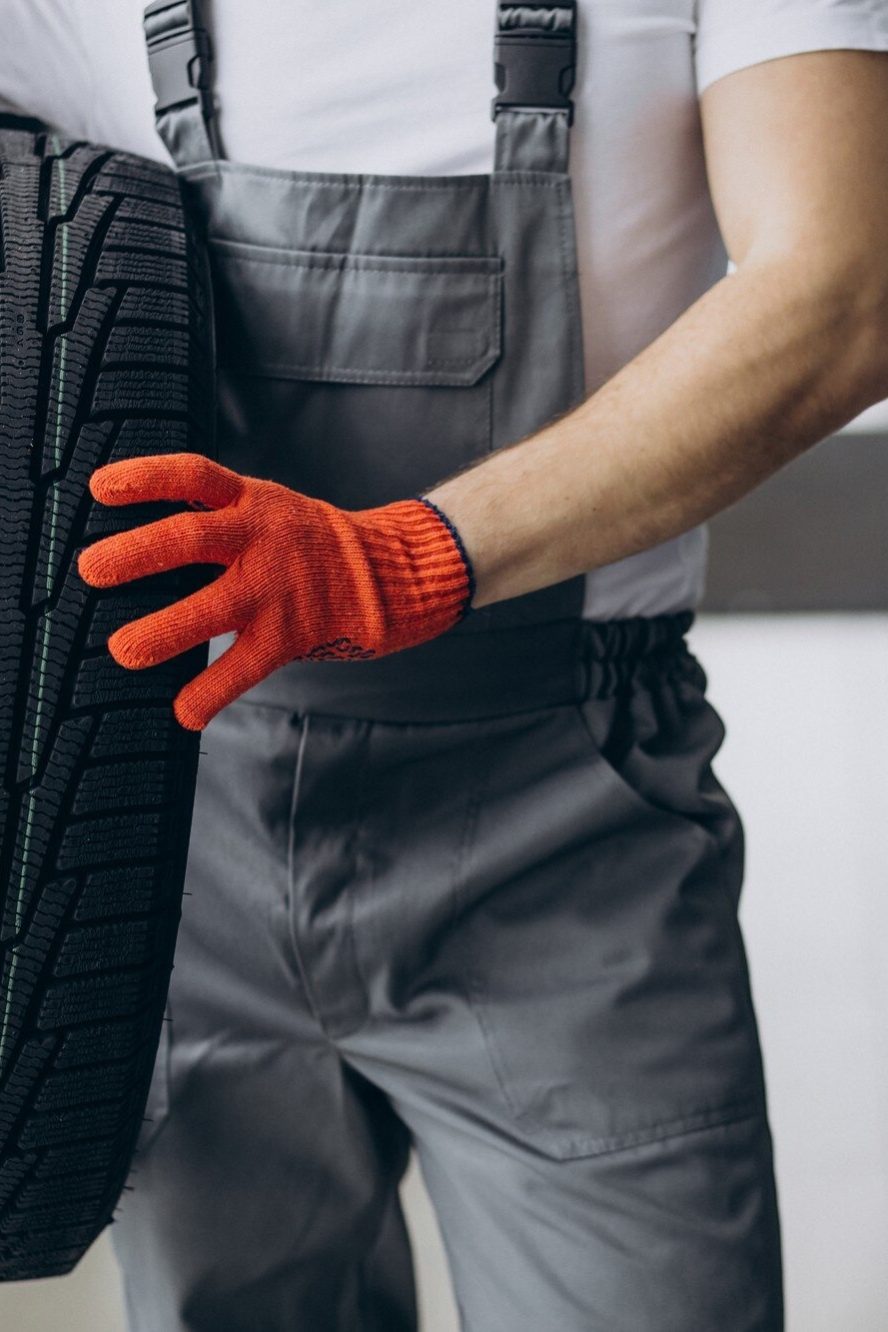 imgi_15_mechanic-changing-tires-car-service_1303-26903